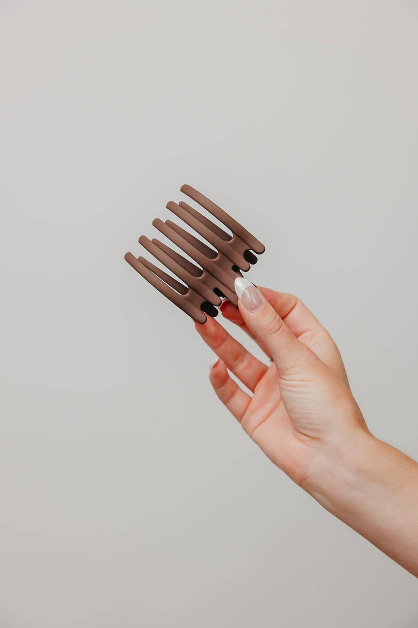 KAXI Wide Lay Down Claw Clip — Flat Low-Profile Hair Clip
