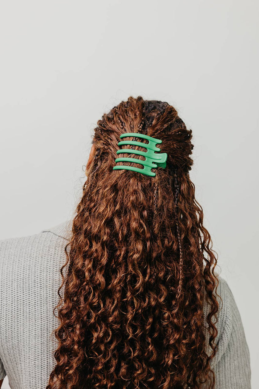 KAXI Wide Lay Down Claw Clip — Flat Low-Profile Hair Clip