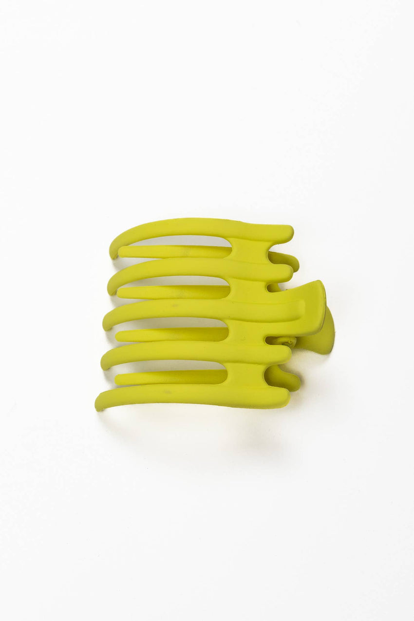 KAXI Wide Lay Down Claw Clip — Flat Low-Profile Hair Clip