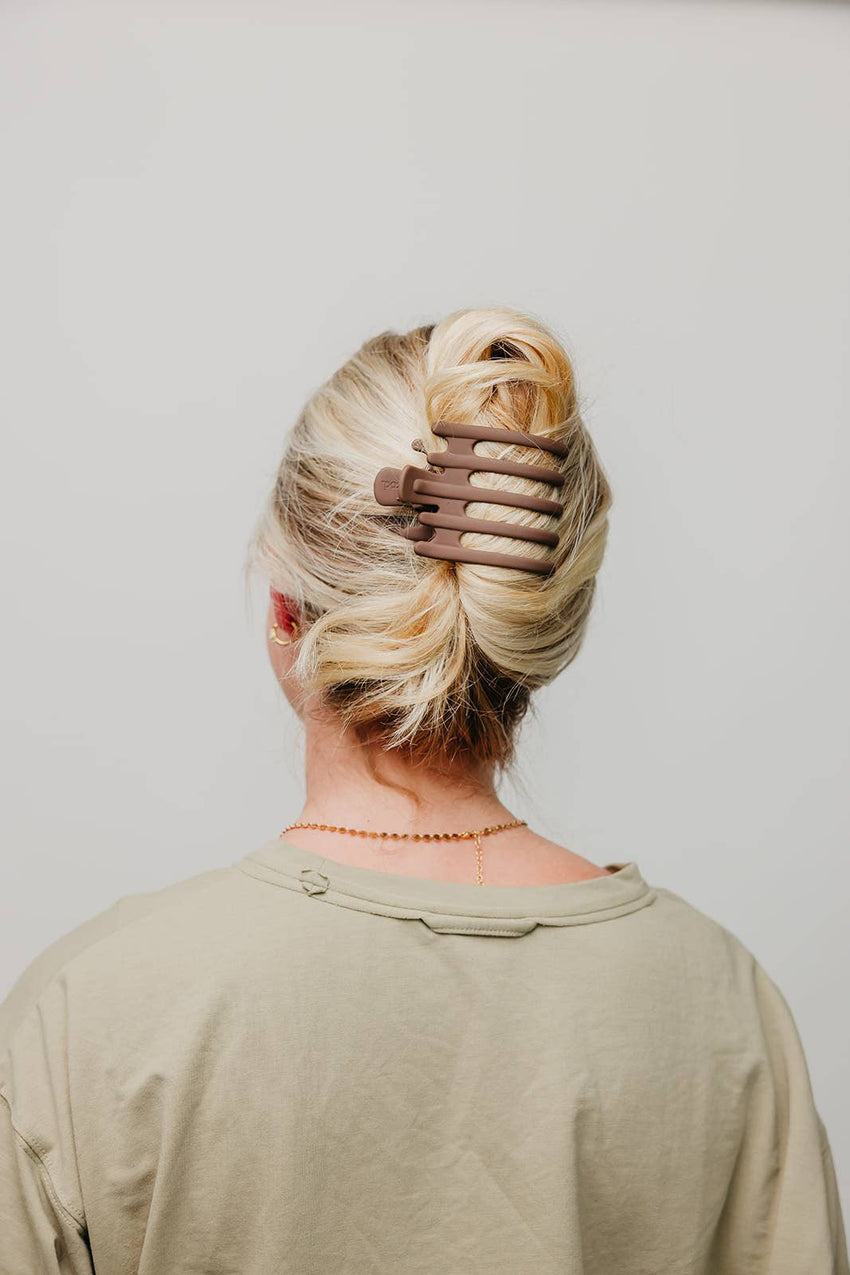 KAXI Wide Lay Down Claw Clip — Flat Low-Profile Hair Clip