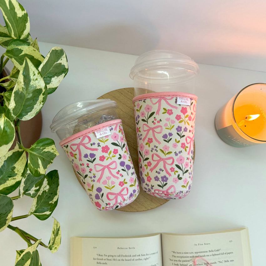 Flower and Bows Iced Coffee Sleeve – Reusable Cup Holder for Coffee Lovers