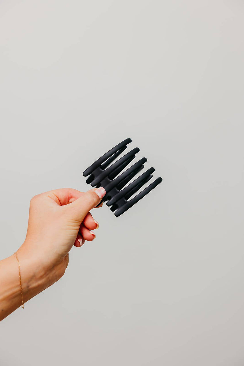 KAXI Wide Lay Down Claw Clip — Flat Low-Profile Hair Clip