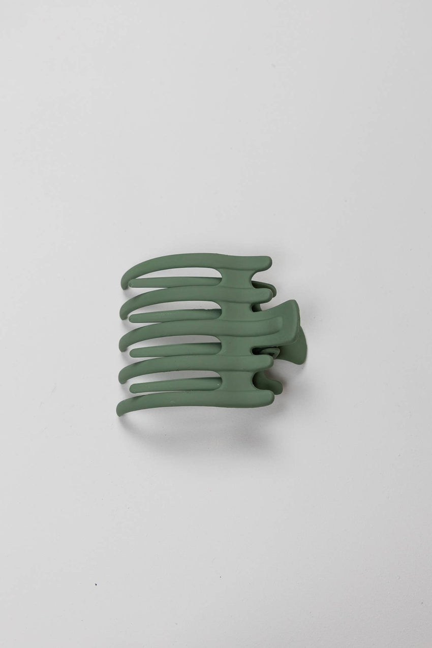 KAXI Wide Lay Down Claw Clip — Flat Low-Profile Hair Clip