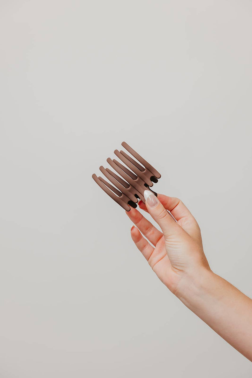 KAXI Wide Lay Down Claw Clip — Flat Low-Profile Hair Clip