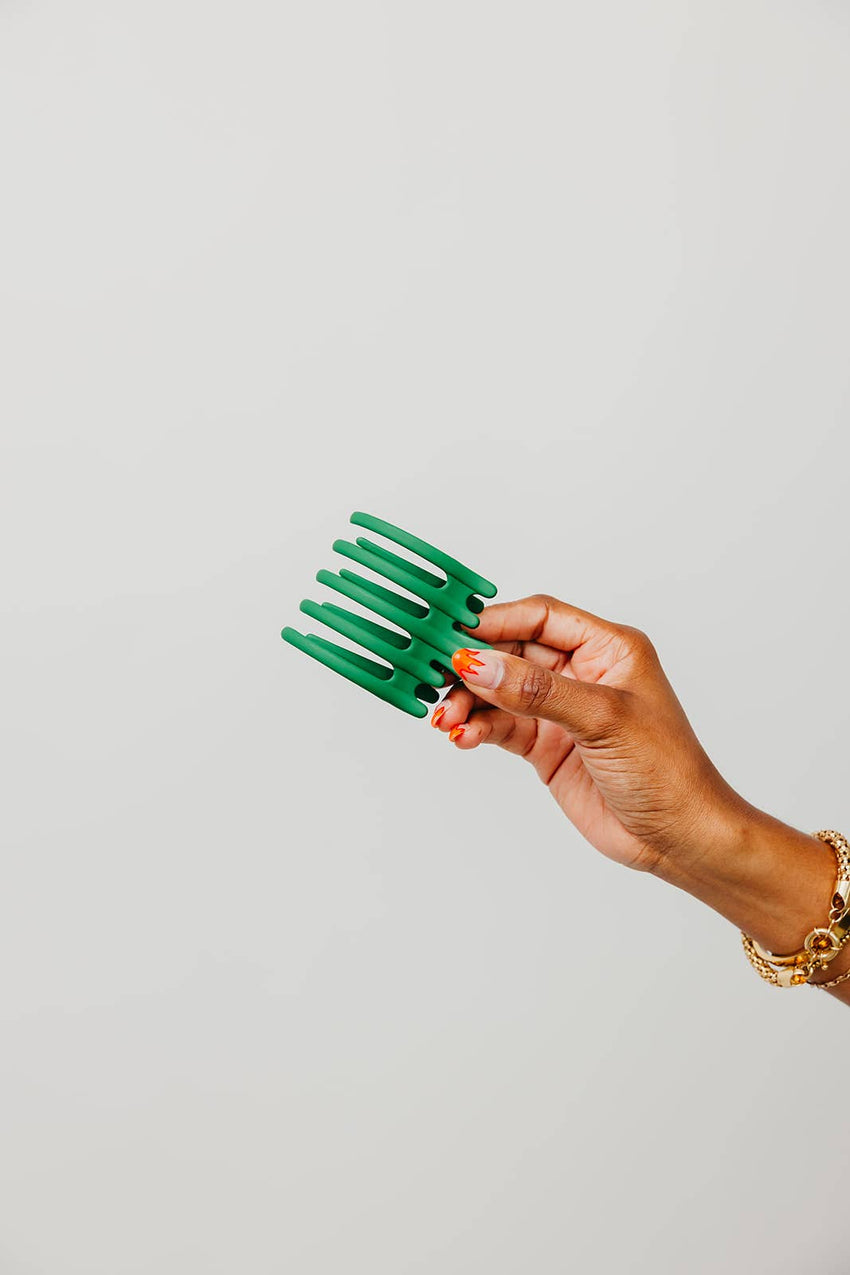 KAXI Wide Lay Down Claw Clip — Flat Low-Profile Hair Clip