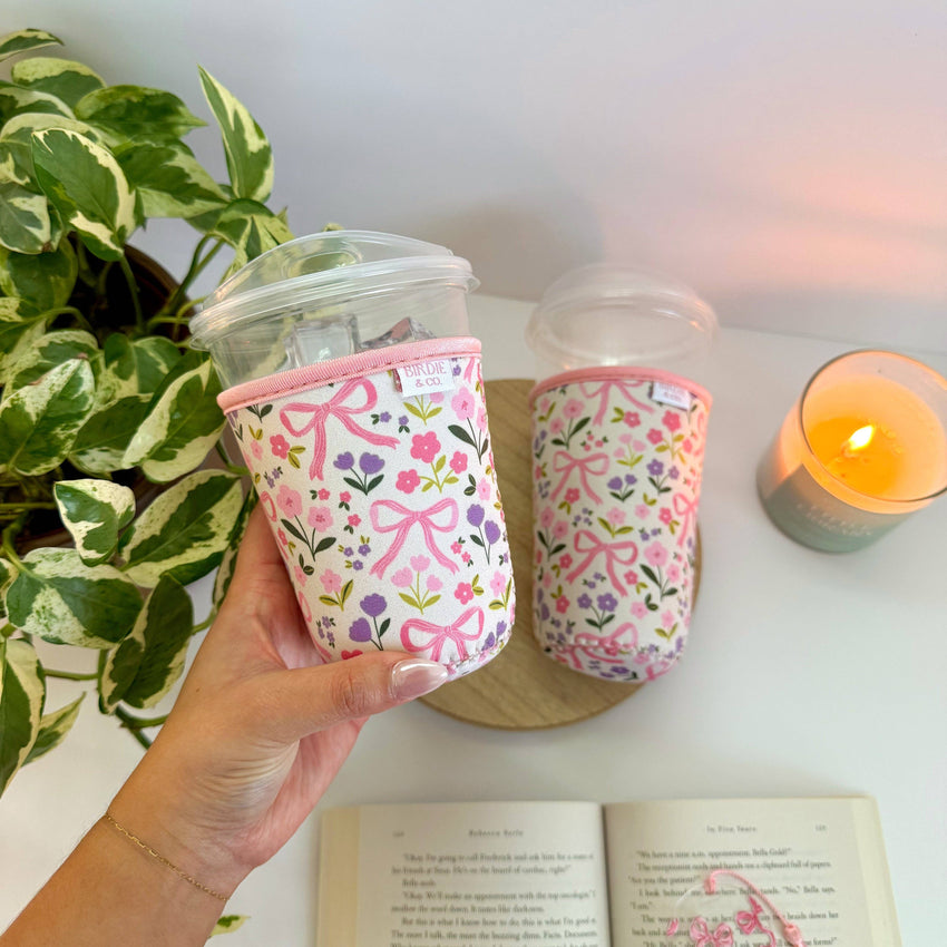 Flower and Bows Iced Coffee Sleeve – Reusable Cup Holder for Coffee Lovers