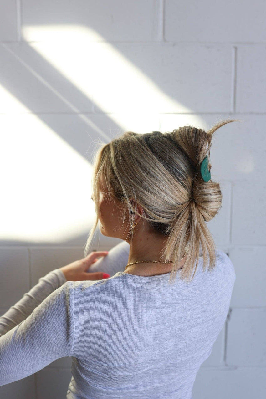 KAXI Oversized Lay Down Claw Clip — Flat Everyday Hair Clip