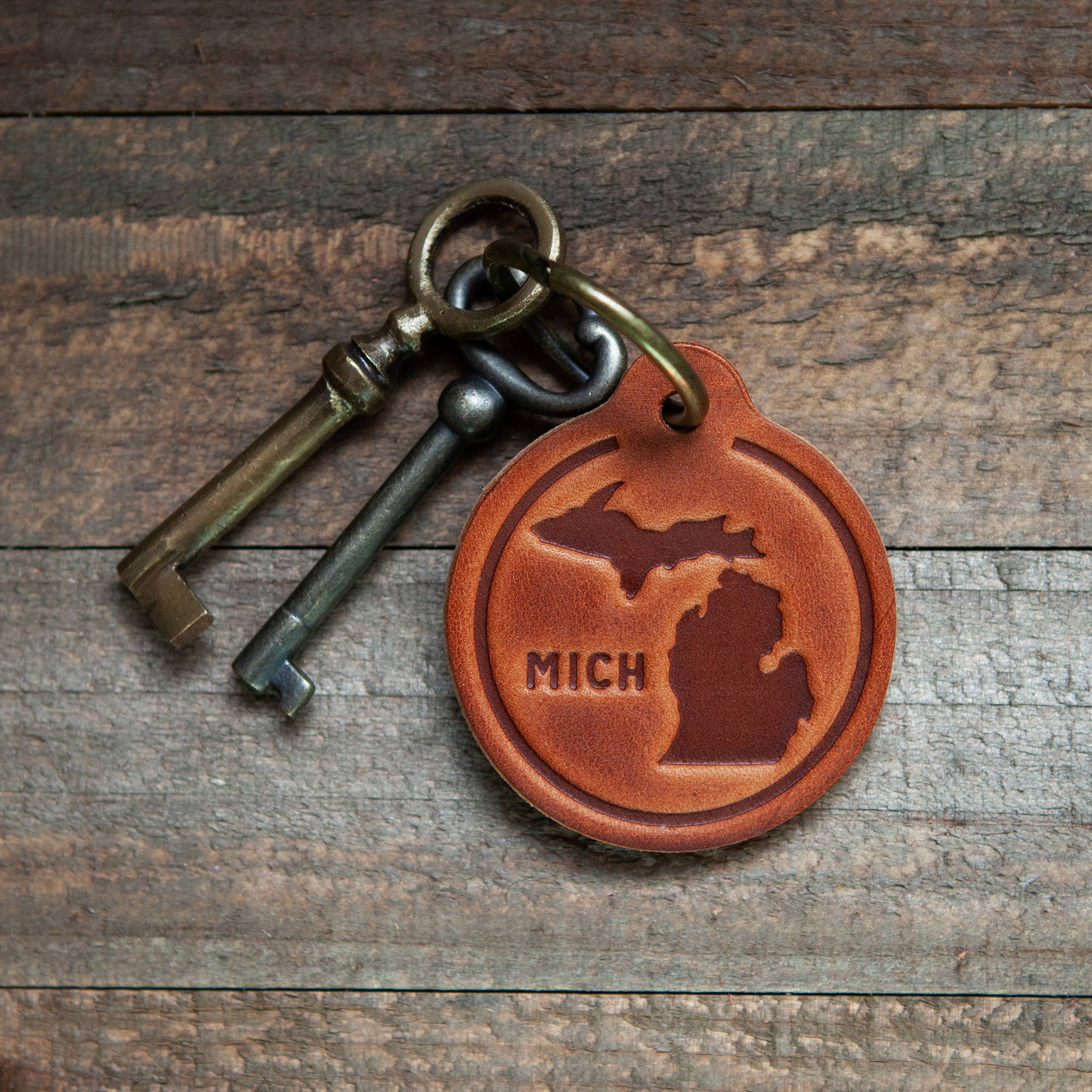 Michigan Silhouette Leather Keychain Circle